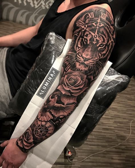 Mangas Tattoo, Tiger Tattoo Sleeve, Animal Sleeve Tattoo, Cool Half Sleeve Tattoos, Lion Tattoo Sleeves, Full Sleeve Tattoo Design, Men Tattoos Arm Sleeve, Cool Arm Tattoos, Forearm Sleeve Tattoos