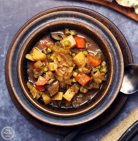 The 50+ BEST Vegan Kosher For Passover Recipes (Gluten-Free) Mushroom Slow Cooker Recipes, Vegan Slow Cooker Stew, Dairy Free Recipes Breakfast, Mushroom Slow Cooker, Slow Cooker Vegan, Chestnut Mushrooms, Vegetarian Stew, Vegan Crockpot Recipes, Vegan Crockpot