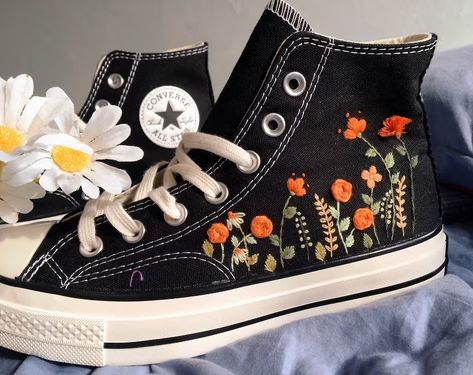 Embroidery Converse Chuck Taylor 1970s/ Custom Converse/ Sweet - Etsy Orange Flower Garden, Embroidered Converse High Tops, Embroidery Converse, Converse Embroidery, Cute Converse Shoes, Converse Design, Design Sneakers, Embroidered Converse, Cute Converse