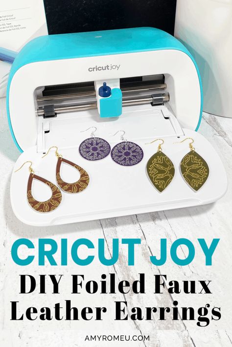 How to use the Cricut Joy Foil Transfer Kit to make Foiled Faux Leather Earrings. Free earring SVG templates at amyromeu.com Cricket Joy Projects Craft Ideas, Cricut Projects Easy, Cricut Explore Air Projects, Disney Diy Crafts, Svg Templates, Make Business Cards, Cricut Design Studio, Idee Cricut, Earring Svg