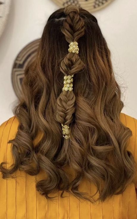 Arabian Night Hairstyles, Arabian Nights Hairstyles, Gota Hairstyle, Henna Night Hairstyles, Jasmine Hairstyles Indian, Persian Hairstyles, Genie Hairstyle, Arabian Hairstyle, Ramadan Hairstyles