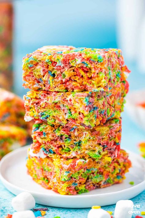 Fruity Pebbles Treats are thick, chewy, and deliciously gooey cereal treats. These fun and fruity treats are quick and easy to make! Fruity Pebbles Rice Crispy Treats, Fruity Pebble Bars, Fruity Pebbles Treats, Bake Sale Treats, Fruity Pebble, Fruity Pebbles Cereal, Pebbles Cereal, Shugary Sweets, Colorful Desserts