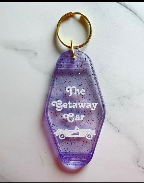 Getaway Car Vintage Motel Keychain - Etsy Cute Car Excessories, Women Car Accessories, Getaway Car Keychain, Taylor Swift Car Accessories, Cute Car Decor Ideas, Cute Cars Accessories, Vintage Motel, Stylish Tips, Motel Keychain