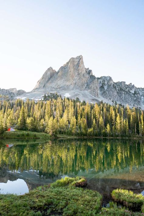 2 Days in The Sawtooth Mountains: The best things to do in Stanley, Idaho Idaho Pictures, Idaho Aesthetic, Idaho Scenery, Sawtooth Mountains Idaho, Usa Mountains, Idaho Landscape, Polaroid Collection, Idaho Photography, Idaho Mountains