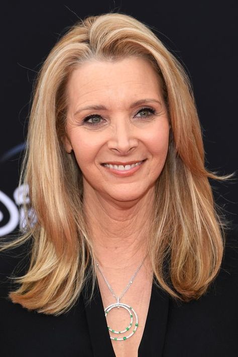 Updated Hairstyles For Women Over 50, Long Hair After 50, Over 50 Long Hairstyles For Women, Straight Hair Over 50, Long Hair Over 50, Haircuts For Receding Hairline, Mom Haircut, Lisa Kudrow, Hair Volume Spray