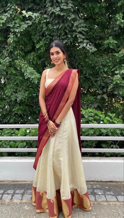 Geethika Kanumilli, Onam Outfits Ideas, Stitch Lehenga, Onam Dress, Onam Outfits, Kerala Saree Blouse Designs, Simple Lehenga, Simple Saree Designs, Indian Outfits Lehenga