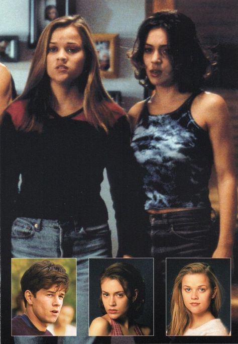 Reese Witherspoon & Alyssa Milano in Fear (1996) Reese Witherspoon Fear Outfits, Mark Wahlberg Fear, Fear 1996, 90s 2000s Movies, 90s Teen Fashion, 90s Actors, Nostalgia Aesthetic, Girl Trends, Outfit 90s