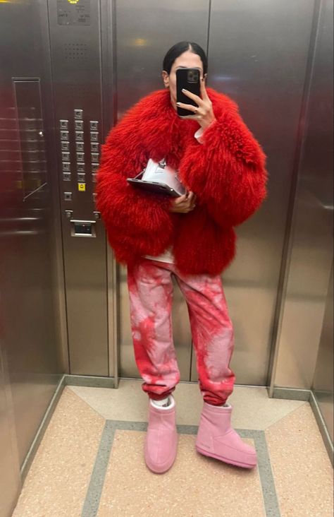 Winter Streetstyle, Winter Ootd, Models Off Duty Style, Red Fur, Effortless Outfit, The Attico, Fashion Icons, Beauty And Lifestyle, Coat Outfits