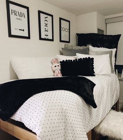 Black White And Grey Dorm Ideas, College Dorm Room Ideas Black And White, White And Black Dorm Room, Black And White Dorm Aesthetic, Dorm Room Ideas Black And White, Prada Decor, Dorm Room Ideas Black Girls College, Black And White College Dorm, Black And White Dorm Room Ideas