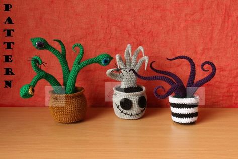 Enchanting Halloween Patterns For Crocheters … How About a Purple Succulent? Absolutely! - KnitHacker Plant In A Pot, Crochet Pour Halloween, Indoor Plant Wall, Purple Succulents, Crochet Hack, Hanging Plant Wall, Halloween Flowers, Decor Crochet, Adornos Halloween