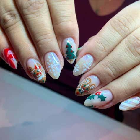 Disney Xmas Nails, Disney Christmas Nail Art, Disney Winter Nails, Mickey Christmas Nails, Mickey Mouse Christmas Nails, Disney Holiday Nails, Disney Christmas Nails Design, Christmas Disney Nails, Christmas Candy Nails