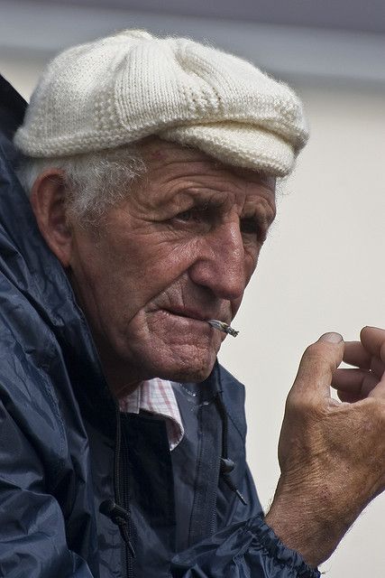 Man of Aran, old face, hand, fingers, cigarette, knitted cap, wrinckles, lines of Life, portrait, photo Celtic Signs, Cobblestone Path, Irish Eyes Are Smiling, Sea Captain, Old Irish, Old Faces, Irish Eyes, Irish History, Irish Celtic