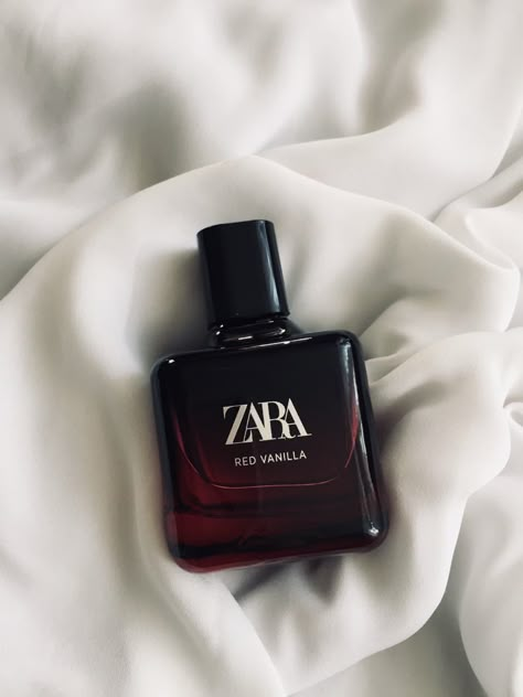 Zara Red Vanilla, Zara Perfume, Makeup Utensils, Koleksi Parfum, Perfume Aesthetic, Perfume Display, Perfume Collection Fragrance, Beauty Care Routine, Perfume Scents