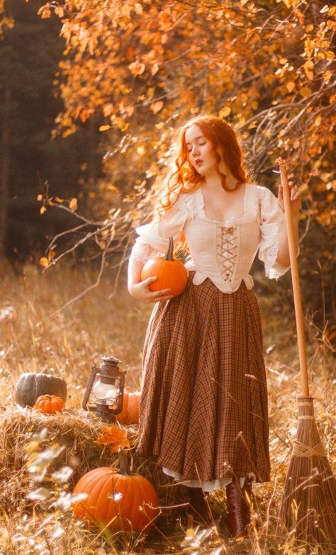 Autumn witch aesthetic Insta : AnnesVintageDiary Skirt : Son de Flor #cottagecore #autumn #vintageautumn #october #vintage Cottagecore Witch Outfit, Witch Inspired Outfit, Antique Cottagecore, Cottagecore Inspiration, Cottagecore Aesthetic Outfits, Cottagecore Autumn, Autumn Cottagecore, Autumn Outfit Inspo, Linen Skirts