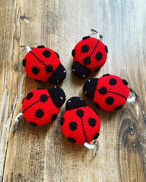 Crochet Turtle Pattern Free, Cookie Crochet, Crochet Keychain Patterns, Crochet Keyring Free Pattern, Crochet Lampshade, Crochet Ladybug, Crochet Turtle Pattern, Keychain Patterns, Crochet Keychains