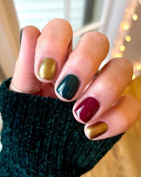 Holiday Nails Multicolor, Christmas Multicolor Nails, Christmas Nails Multi Color, Christmas Colour Nails, Christmas Skittle Nails, Winter Skittle Nails, Red Green Gold Nails, Christmas Nail Colours, Christmas Nail Color Ideas