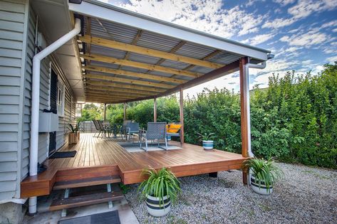 Low level Deck and Patio Roof  #deck #brisbane #deckbuilder Diy Deck Roof, Low Level Deck, Build A Patio, Deck Roof, Colorbond Roof, Building A Patio, Covered Deck, Deck Designs Backyard, Deck Builders