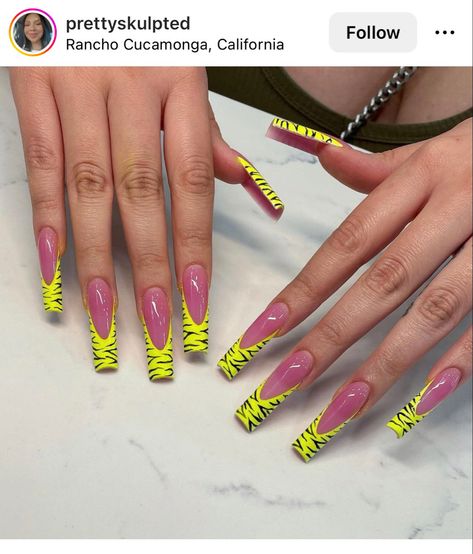 Neon Zebra 🦓 Zebra Nail Designs, Zebra Nail Art, Latest Nail Designs, Zebra Nails, Abstract Nail Art, Nail Tutorial, Trendy Nail Art Designs, Vibrant Nails, French Acrylic Nails