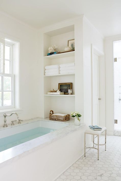 25 Best Built-in Bathroom Shelf and Storage Ideas for 2019 Niche Shelves, Bathtub Shelf, Built In Bathtub, Built In Bath, Minimalist Shelves, Large Tub, Bad Inspiration, Stylish Interior Design, Tub Surround