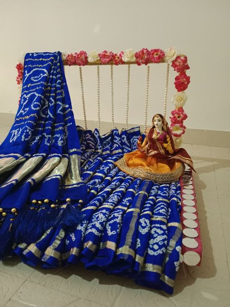 Rajkot Saree Chab Decoration, Teej Festival Gift Packing Ideas, Mamera Decoration Tray, Decoration Idea For Engagement, Mamera Decoration Ideas, Wedding Chab Decoration Idea, Chhab Decoration Idea For Engagement, Chaab Decoration Ideas, Chab Decoration Ideas