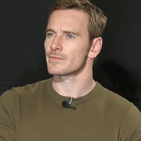 Young Michael Fassbender, Michael Fassbender 300, Michael Fassbender Young, Erik Lensherr, Alien Franchise, Erik Lehnsherr, Invincible Comic, European Men, John Edwards