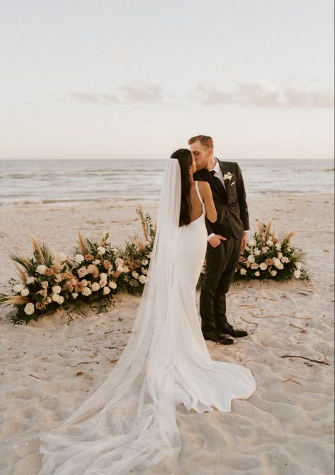 Sanibel Island, Florida beach wedding Mini Beach Wedding, Mexico Beach Elopement, Florida Beach Elopement, Catalina Elopement, Beach Wedding Ceremony Aisle, Small Beach Wedding Ceremony, Beach Wedding Bridal Party, Winter Beach Wedding, Beach Elopement Ceremony