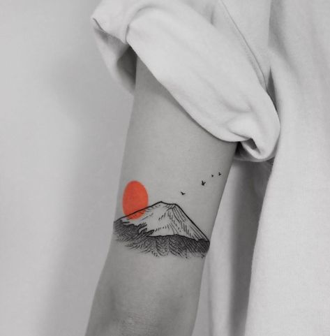 Japanese Mountain Tattoo, Mount Fuji Tattoo, Simple Japanese Tattoo, Tatoo Ring, Brilliant Tattoo, Best Tattoo Machines, Tattoo Machine Design, Tattoo Ink Sets, Usa Tattoo