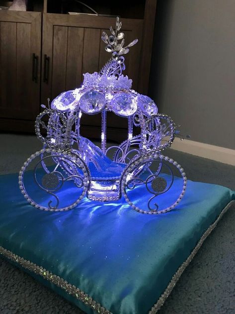 Sweet Sixteen Cinderella Theme, Purple Quinceanera Centerpieces, Blue Quinceanera Centerpieces, Cinderella Centerpiece Ideas Quince, Quince Cinderella Theme, Cinderella Sweet 16 Ideas, Cinderella Centerpiece Ideas, Cinderella Themed Quinceanera, Sweet 16 Cinderella Theme