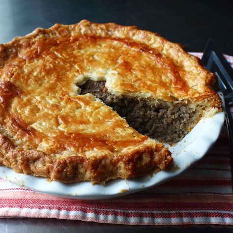 Tourtière (French Canadian Meat Pie) Recipe Tourtiere Recipe, Canadian Meat Pie Recipe, Canadian Meat Pie, French Meat Pie, French Meat, Meat Pie Recipe, French Canadian, Flaky Crust, Meat Pie