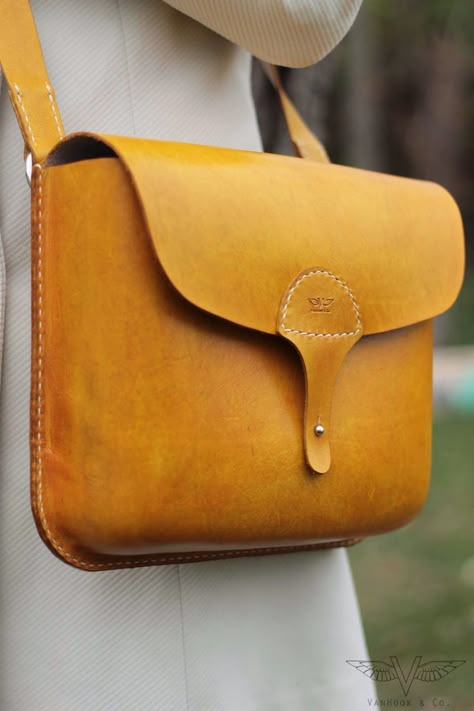 VanHook & Co.: Large Yellow Molded Purse Stylish Leather Bags, Leather Bag Pattern, Accessory Design, Leather Workshop, Bags Leather Handbags, Leather Ideas, Bags Handmade, Sewing Leather, Leather Crafts