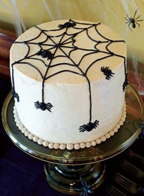 ★★★ Spiderweb Cake, Spider Web Cake, Pasteles Halloween, Spider Cake, Halloween Baking, Halloween Bash, Halloween Cake, Cake With Cream Cheese, Dessert Food