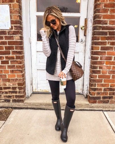 Hunter Boots Outfit, Stay Busy, Cute Outfits With Leggings, Fest Outfits, Striped Sweatshirt, Legging Outfits, Autumn Outfits, Black Vest, Casual Fall Outfits