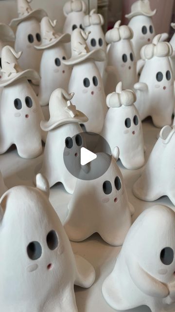 Easy Clay Ideas Halloween, Ghost Air Dry Clay, Ghost Clay, Clay Ghosts, Clay Ghost Diy, Pumpkin Pottery Ideas, Air Dry Clay Ghost, Clay Ghost, Halloween Pottery Ideas