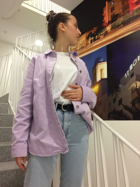 Outfit Ideas Purple Jacket, Genz Outfits For Women, Purple Shirt Outfit Women Casual, Lavender Button Down Shirt Outfit, Oversized Purple Shirt Outfit, Purple Shirt Outfit, Purple Jacket Outfit, Purple Shirt Outfits, Boyfriend Shirt Outfits