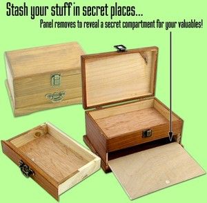 false bottom, under drawer. drawer must be pulled out first. Secret Drawer, False Bottom, Woodworking Box, Stash Box, Secret Compartment, Best Purses, Fantasy Homes, Secret Places, Wood Boxes