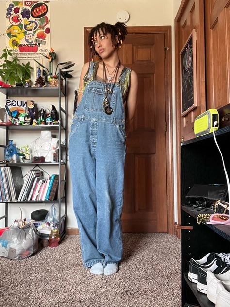 Alt Overalls, Baggy Jumper Outfit, Baggy Overalls Outfit 90s, Baggy Overalls Outfit, Overalls Outfit 90s, Overalls Aesthetic, Overall Fits, Baggy Jumper, Baggy Overalls