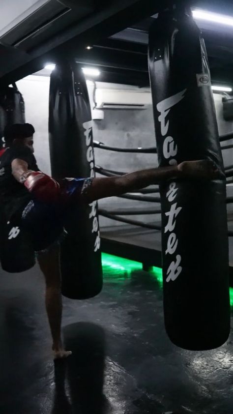 Badcave Training Facility Mens Hobbies, Boxe Aesthetic, Muay Thai Aesthetic, Boxing Photos, Heavy Bag Workout, Gym Back, Muay Thai Gym, Aesthetic Training, Box Aesthetic