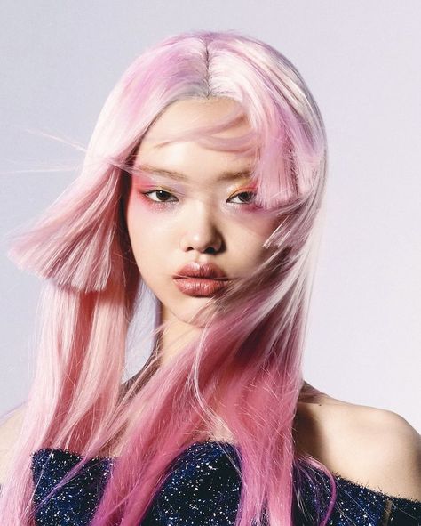 Aesthetic People, Model Face, Aesthetic Women, Model Photography, Blue Hair, Pink Hair, Makeup Inspiration, Hair Inspo, Cute Hairstyles