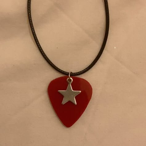 Guitar Pick Diy Crafts, Deftones Guitar Pick, How To Make A Guitar Pick Necklace, Guitar Pick Crafts, Guitar Pick Flower, Masc Accessories, Guitar Picks Crafts, Guitar Picks Diy, Simple Boyfriend Gifts