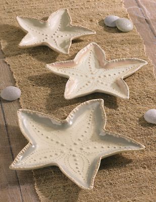 Starfish dishes Cute Ceramic Projects, Ceramic Things, Clay Diy Projects, Pottery Handbuilding, Keramik Design, Slab Pottery, Tile Shower Ideas, Pottery Crafts, Diy Pottery