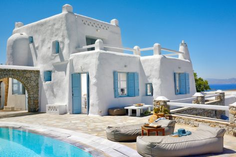 Mykonos House, Greek Houses Exterior, Mykonos Style, Santorini House, Mykonos Villas, Greek House, Cottage Farm, Beach Hotel & Resort, Cottage Interior