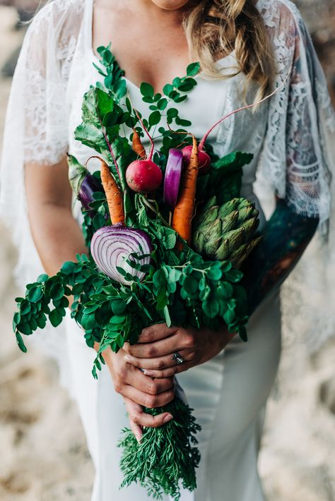 Vegan wedding bouquet Alternative Wedding Bouquet Ideas, Unique Wedding Bouquets, Hawaiian Elopement, Vegetable Bouquet, Red Velvet Wedding Cake, Storybook Gardens, Foodie Wedding, Alternative Wedding Bouquet, Wedding Bouquet Ideas