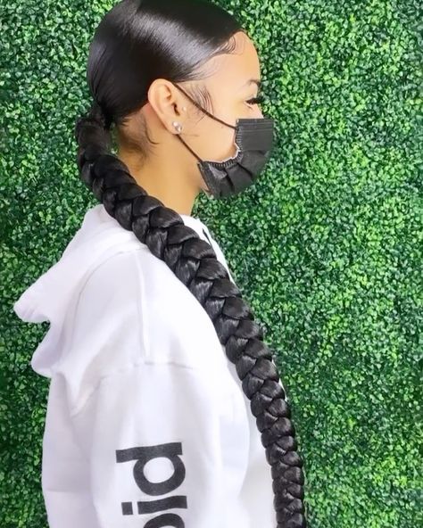 MeenaTheSLAYERR🐐 on Instagram: “Extra long Braided ponytail 😍 so cute book the look , link in bio! • • • • ••#hairandmakeup #hairdye #weaves #weaveponytail #weaveinstall…” Ponytail With Braid, Long Braided Ponytail, Extended Ponytail, Weave Ponytail, Middle Part, Braided Ponytail, Buns, Extra Long, Dyed Hair