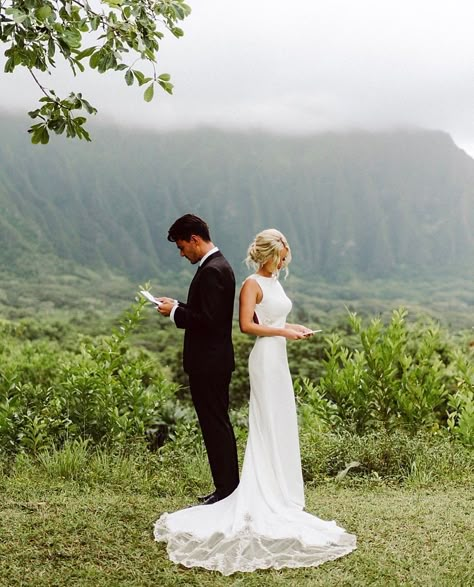 Where to Get Wedded in Hawaii Hawaii Wedding Pictures, Kualoa Ranch Photoshoot, Hawaii Micro Wedding, Hawaii Wedding Photos, Oahu Photoshoot, Hawaiian Elopement, Kualoa Ranch Wedding, Hawaii Wedding Dress, Honolulu Wedding