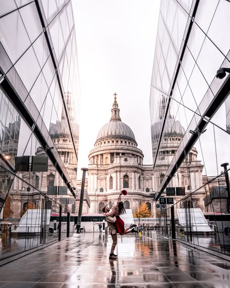 Love Our Life, London Photo Ideas, St Pauls Cathedral London, London Photoshoot, Places In London, Adventure Magazine, Couple Moments, London Baby, London Look