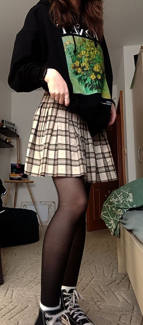 aesthetic, ootd, outfit idea, plaid skirt, spring outfit Plaid Skort Outfit, Skirt And Converse Outfit, Black And White Plaid Skirt Outfit, Outfits With Plaid Skirts, Plaid Short Skirt, Black And White Plaid Skirt, Skirt Outfit Casual, Skort Outfit, Short Skirts Outfits