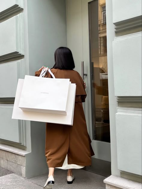 Personal Shopper Aesthetic, Personal Shopper Business, Woman With Shopping Bags, Hang Tags Clothing, Wealthy Women, Hair Photography, Muslim Fashion Dress, Clothing Photography, Women Street