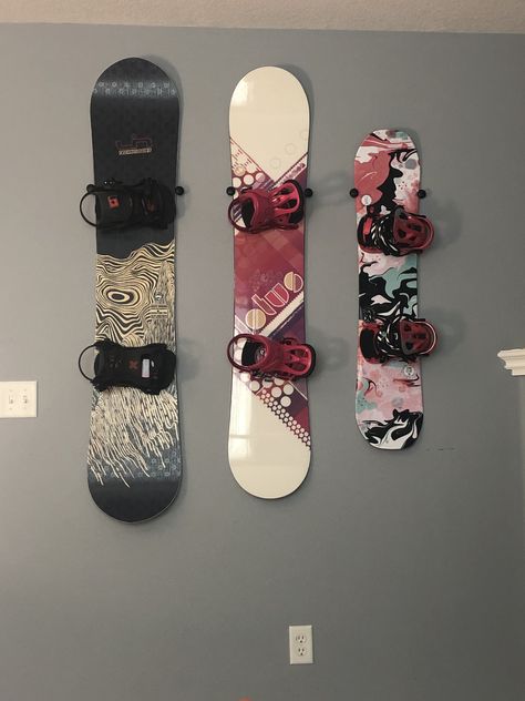 Snowboard Display, Gear Room, Girly Apartments, Cupboard Knobs, Snowboards, Room Aesthetic, Interior Design Inspiration, Palermo, Snowboarding