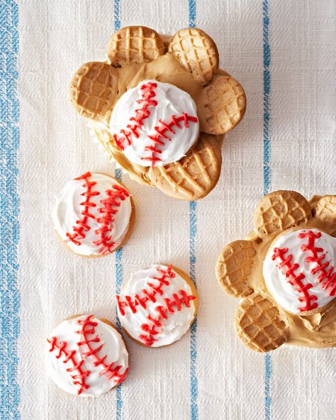 Baseball Glove Cupcakes Baseball Glove Cupcakes, Football Desserts, Baseball Cupcakes, How To Make Cupcakes, Baseball Birthday, Red Food Coloring, Fun Cupcakes, Baseball Glove, Cupcakes Decoration