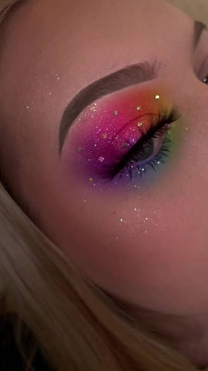 Rainbow Eyeshadow With Rhinestones, Colorful Makeup With Gems, Festival Makeup Rainbow, Rave Make Up Looks, Pride Face Gems, Rhinestone Eye Makeup Hooded Eyes, Halloween Gem Makeup, Pride Makeup With Gems, Pride Makeup Gems